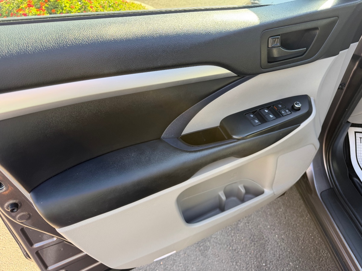 Toyota Highlander photo 12