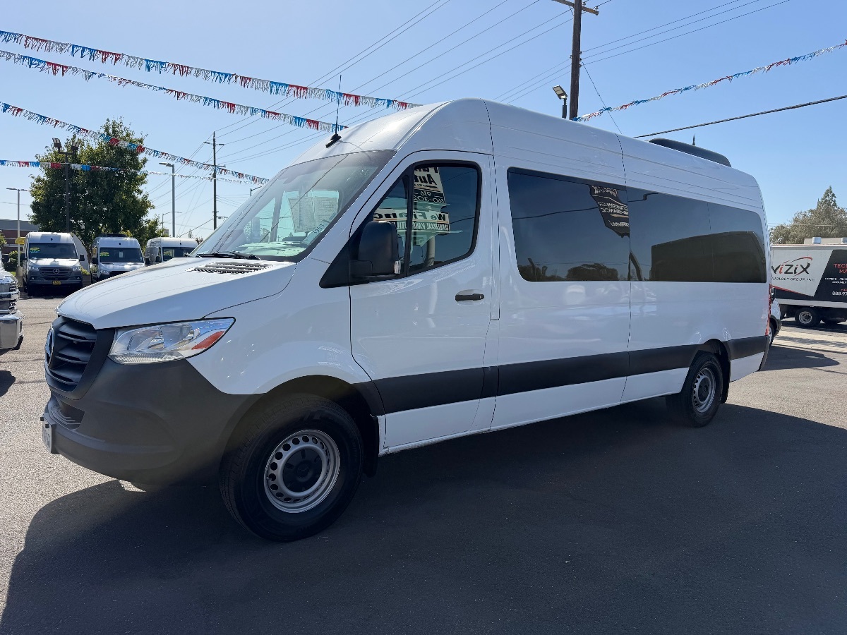 Mercedes-Benz Sprinter photo 3