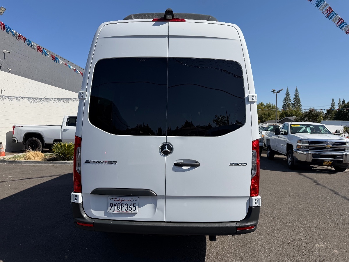 Mercedes-Benz Sprinter photo 5