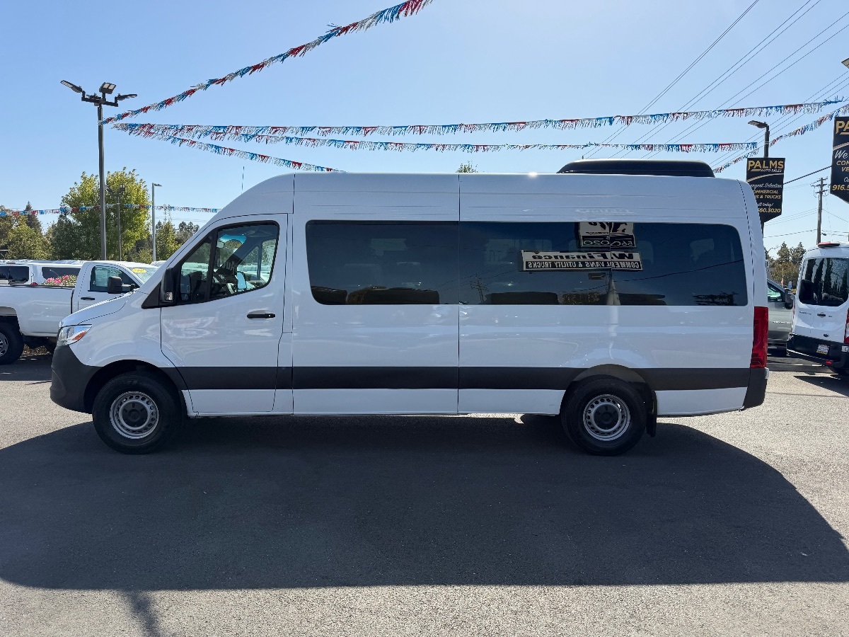 Mercedes-Benz Sprinter photo 4