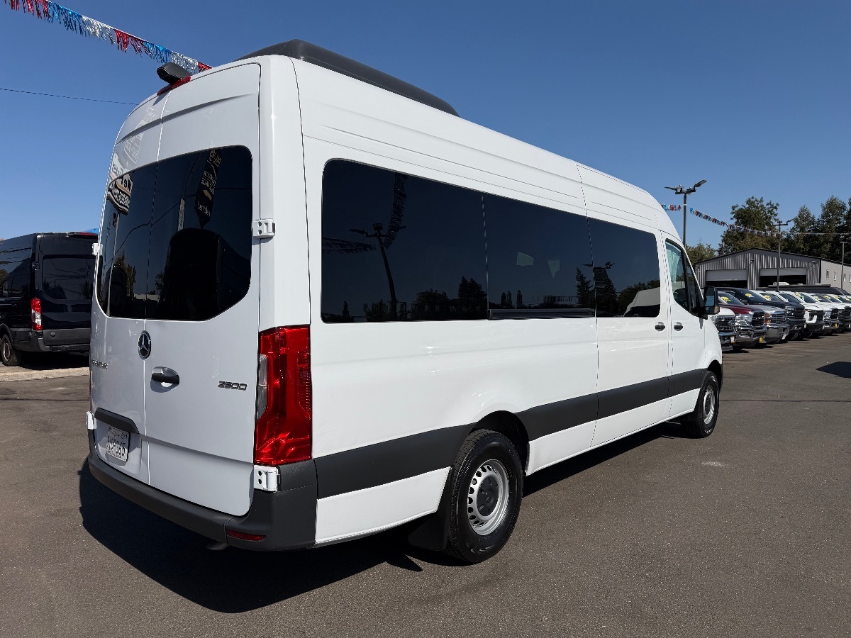 Mercedes-Benz Sprinter photo 7