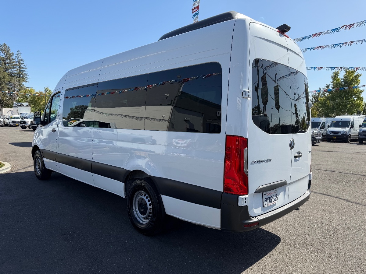 Mercedes-Benz Sprinter photo 6