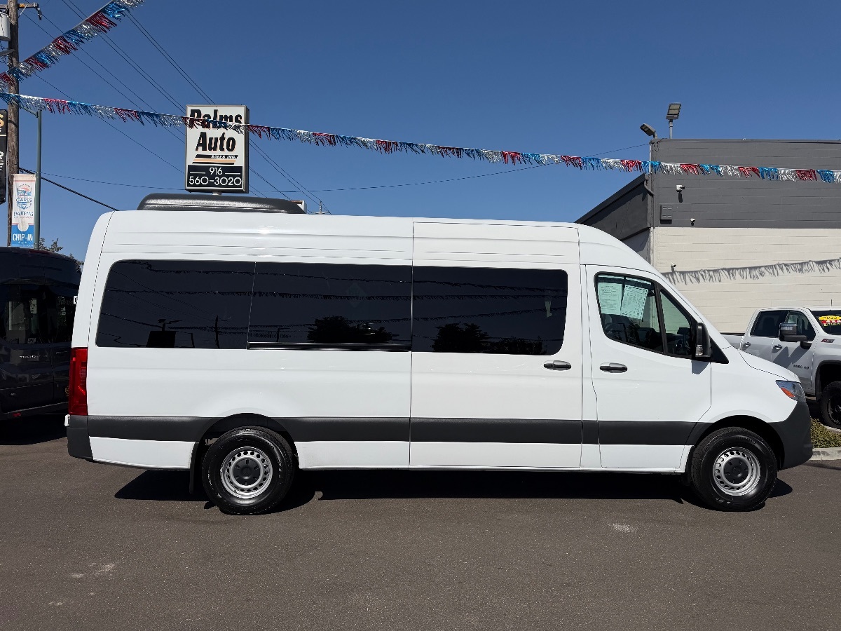 Mercedes-Benz Sprinter photo 8