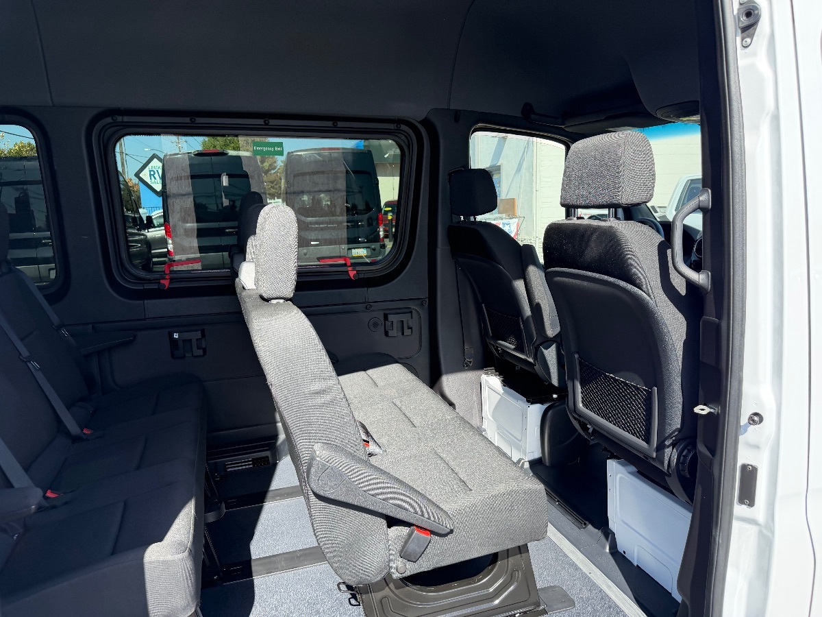 Mercedes-Benz Sprinter photo 10