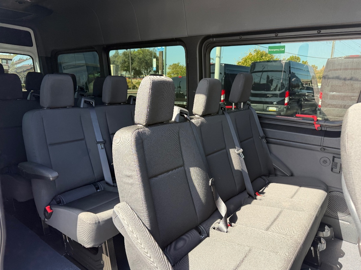 Mercedes-Benz Sprinter photo 11