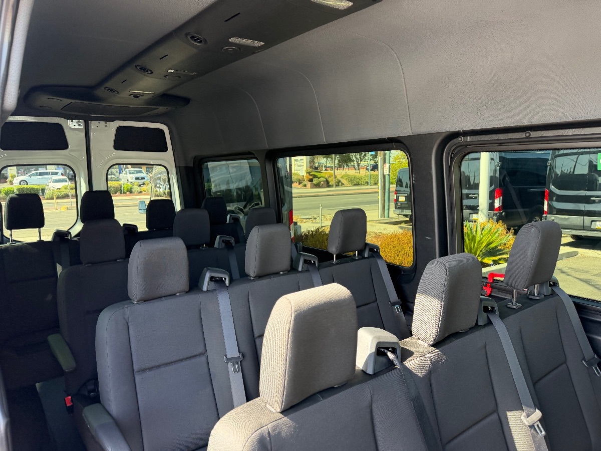 Mercedes-Benz Sprinter photo 12