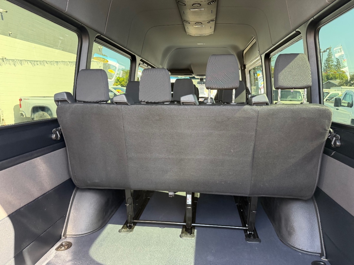 Mercedes-Benz Sprinter photo 13