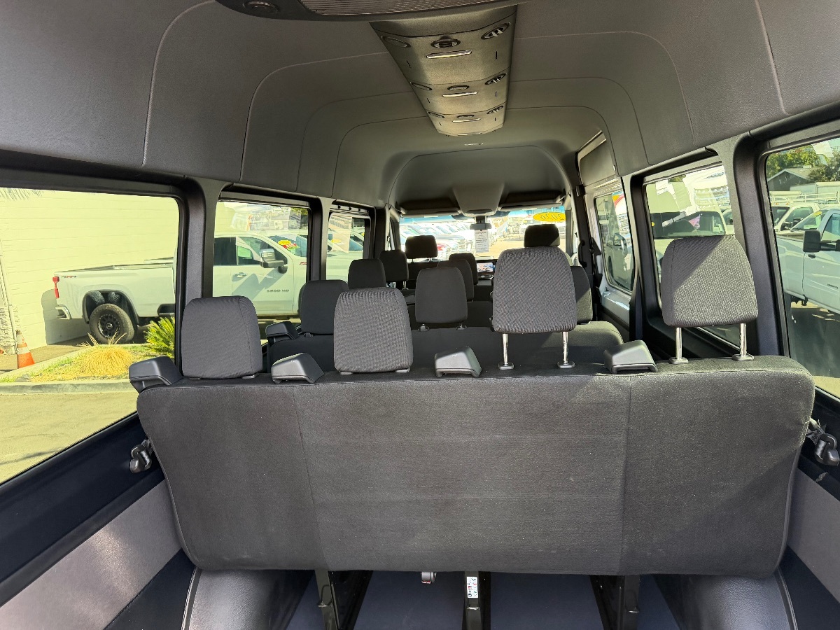 Mercedes-Benz Sprinter photo 14
