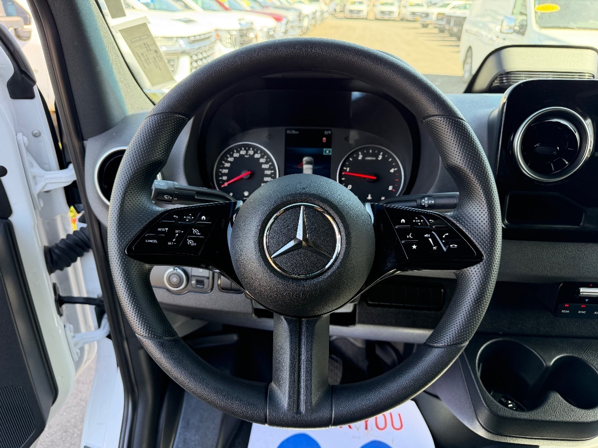 Mercedes-Benz Sprinter photo 19