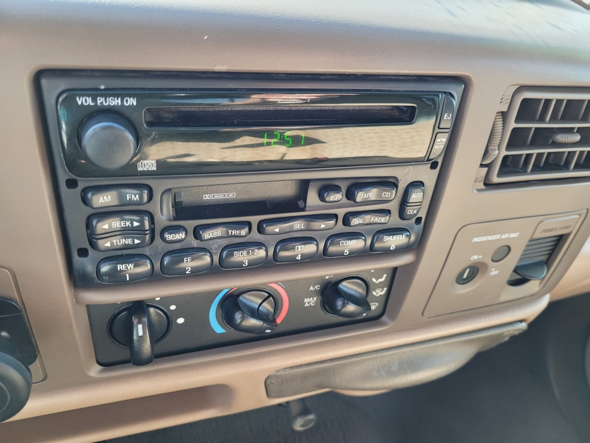 1999 Ford F-250 XLT photo 14
