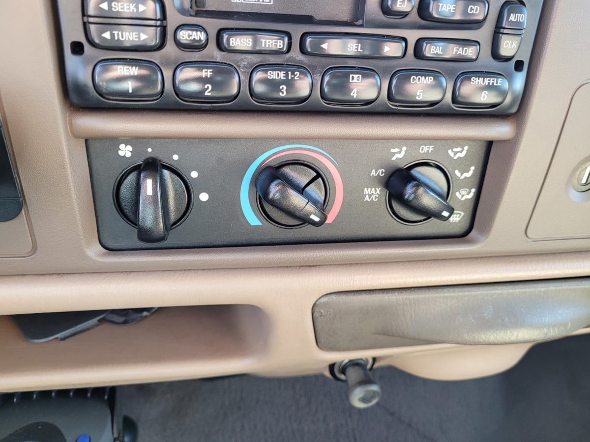 1999 Ford F-250 XLT photo 16