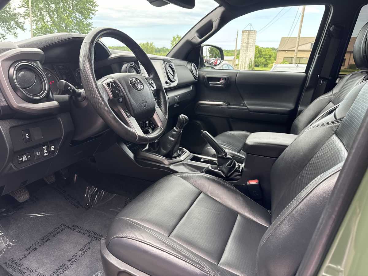 2022 Toyota Tacoma 4x4 TRD Off-Road SR Double Cab V6 photo 9