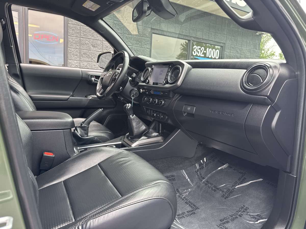 2022 Toyota Tacoma 4x4 TRD Off-Road SR Double Cab V6 photo 13