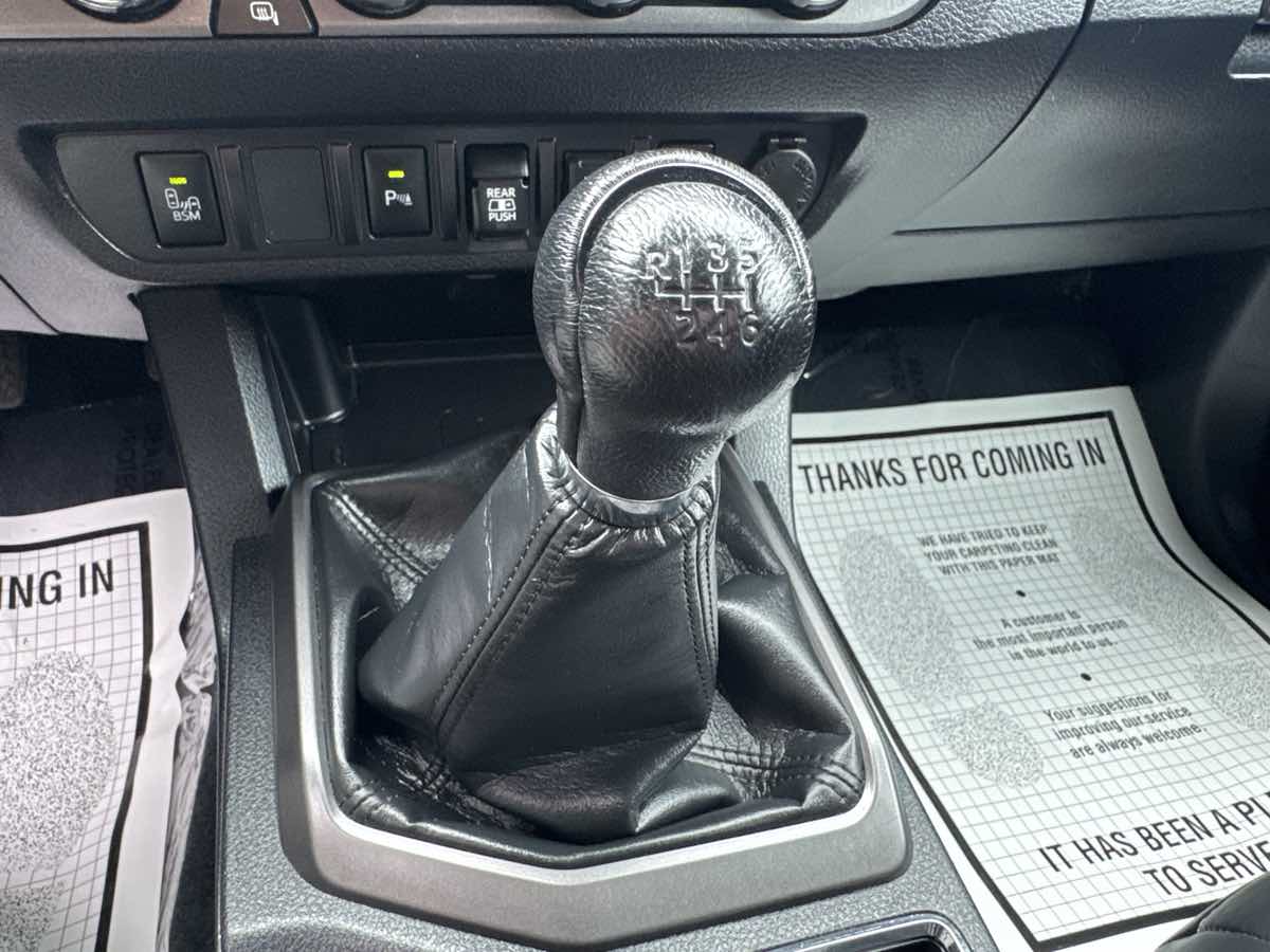 2022 Toyota Tacoma 4x4 TRD Off-Road SR Double Cab V6 photo 17