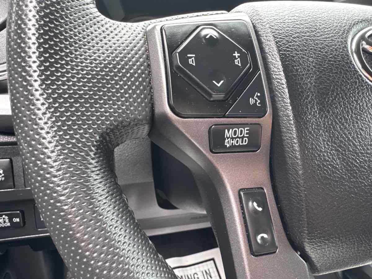 2022 Toyota Tacoma 4x4 TRD Off-Road SR Double Cab V6 photo 18