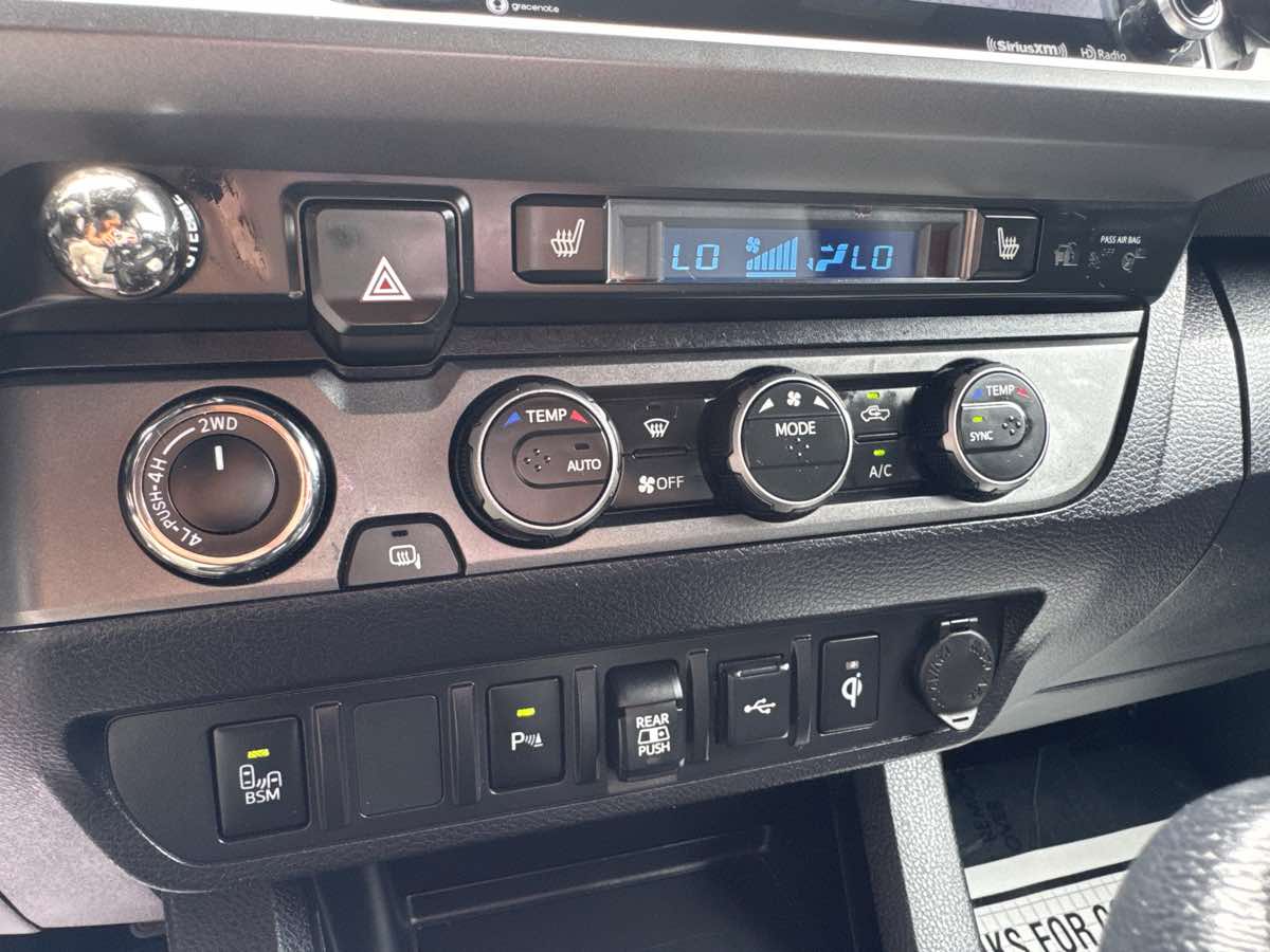 2022 Toyota Tacoma 4x4 TRD Off-Road SR Double Cab V6 photo 24