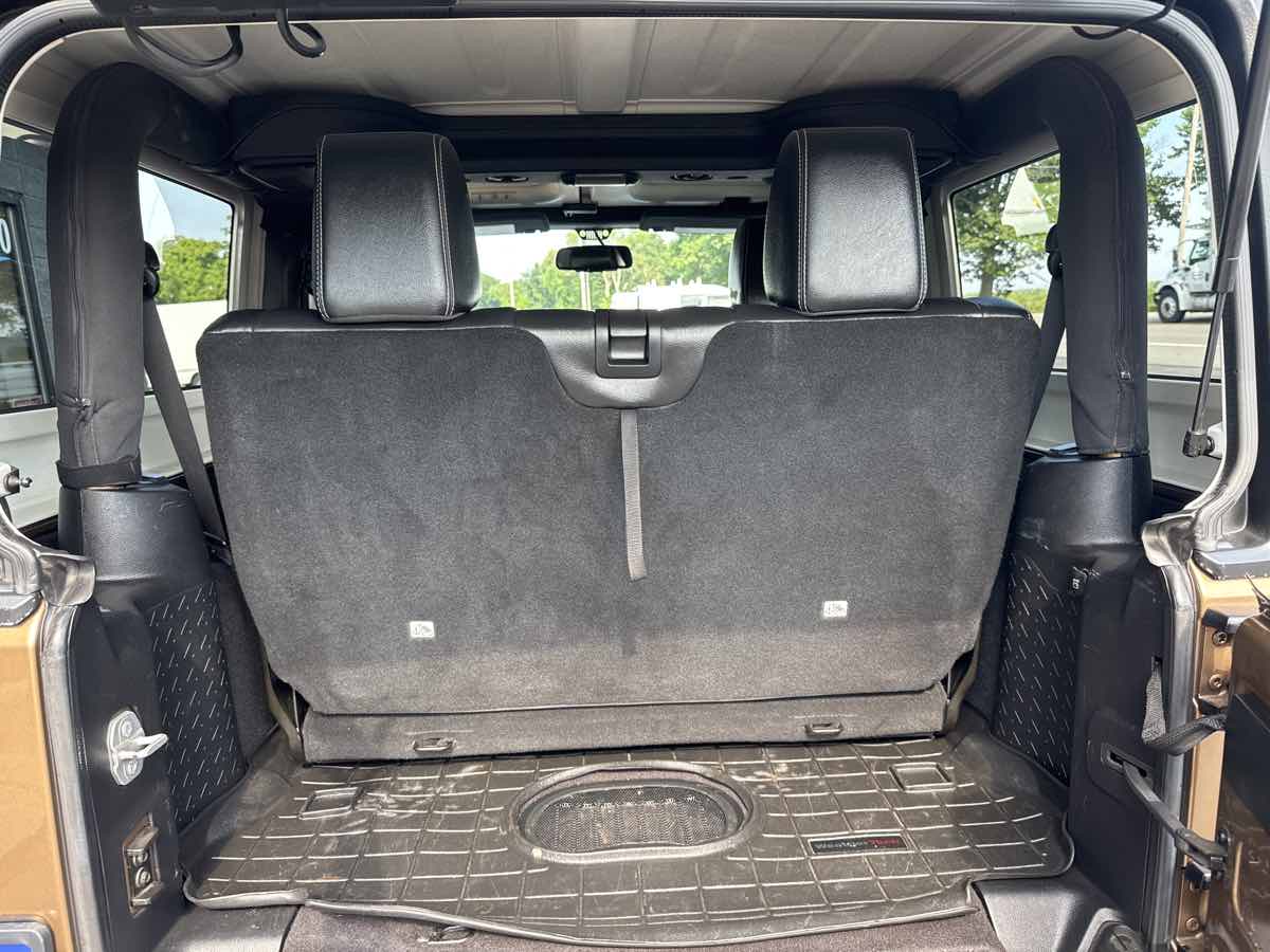 2015 Jeep Wrangler Freedom photo 9