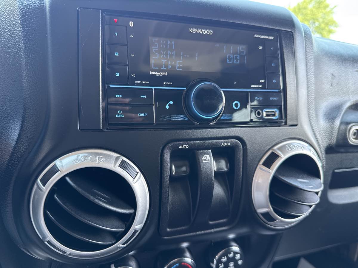 2015 Jeep Wrangler Freedom photo 14