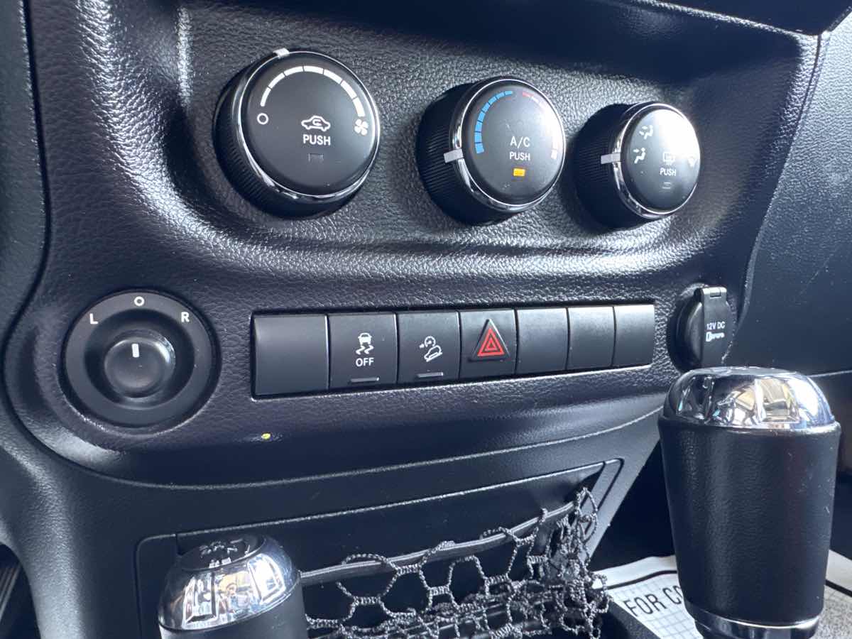 2015 Jeep Wrangler Freedom photo 15