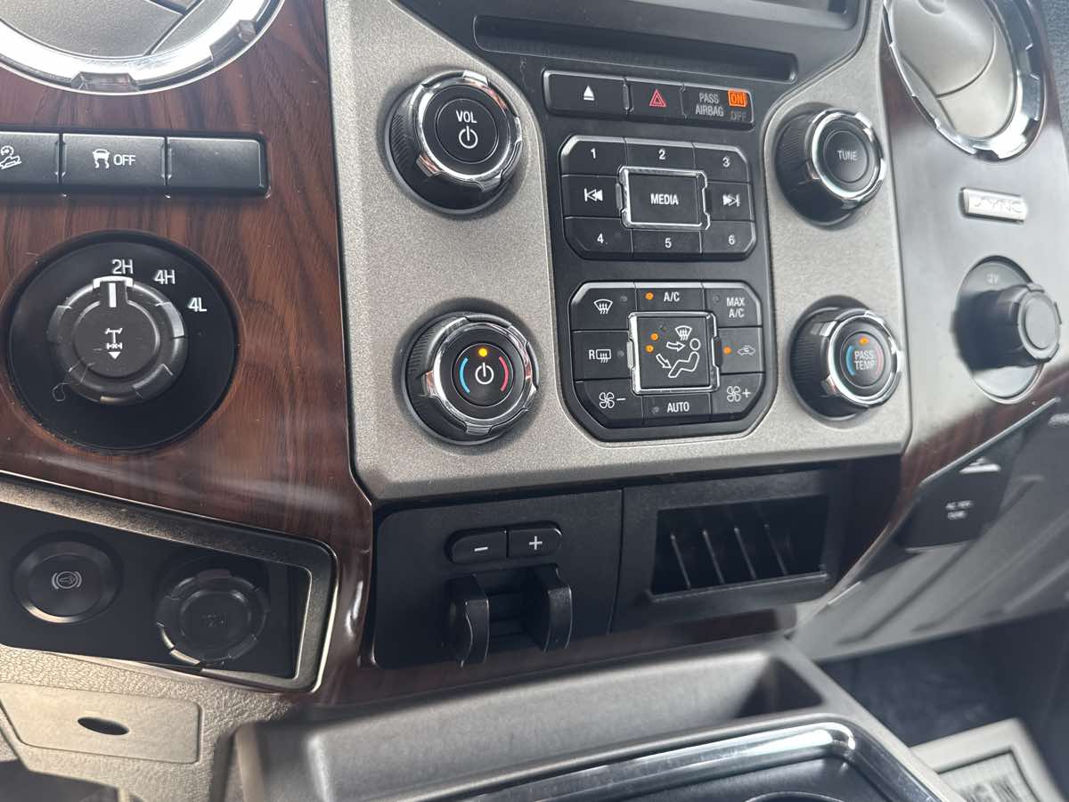 2015 Ford F-350 Lariat photo 16