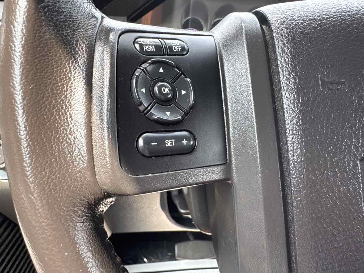 2015 Ford F-350 Lariat photo 17