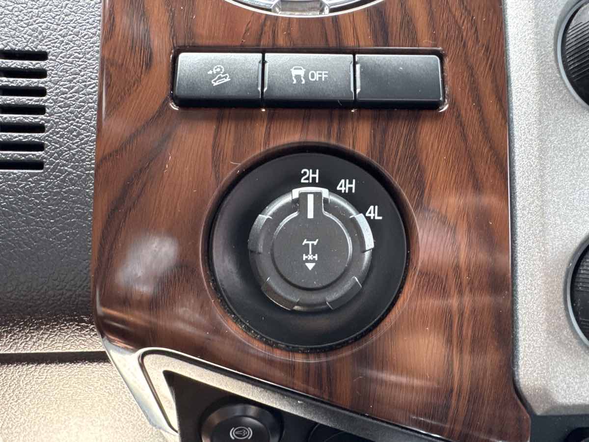 2015 Ford F-350 Lariat photo 20