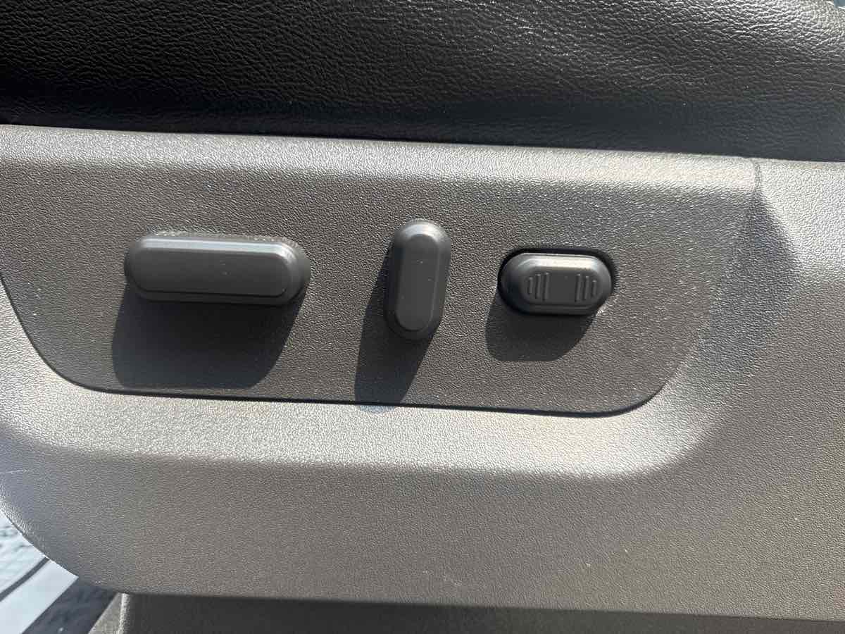 2015 Ford F-350 Lariat photo 22
