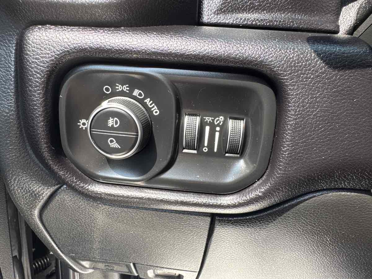 2021 Ram 3500 Laramie photo 21
