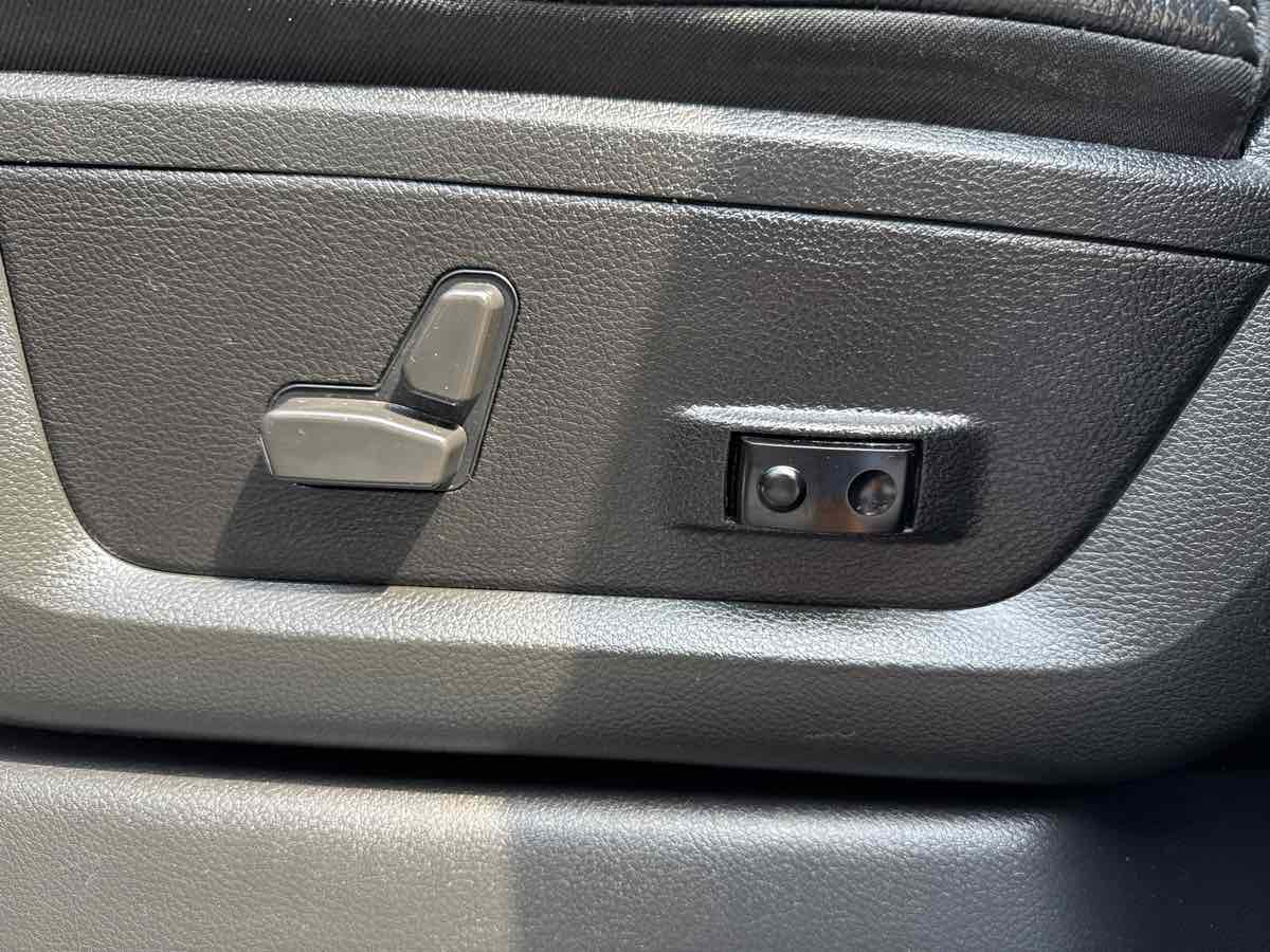 2021 Ram 3500 Laramie photo 23