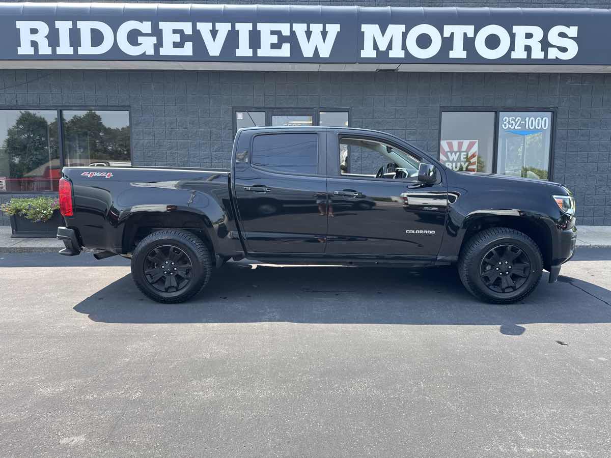 2018 Chevrolet Colorado LT photo 2