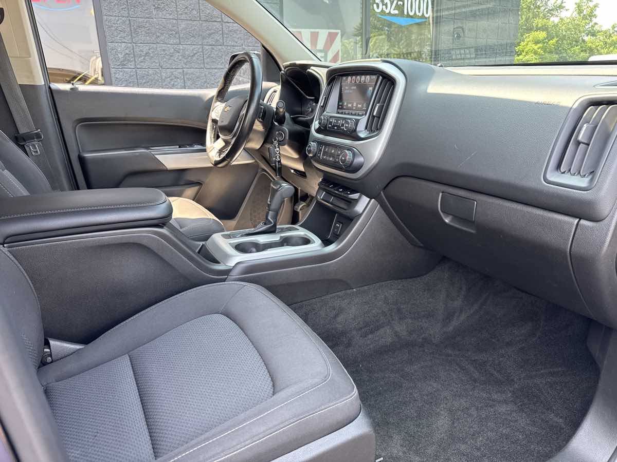 2018 Chevrolet Colorado LT photo 11