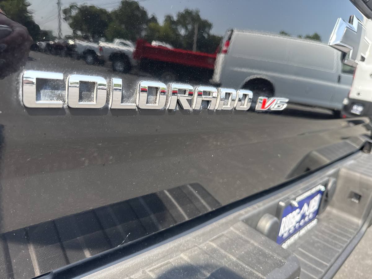 2018 Chevrolet Colorado LT photo 21