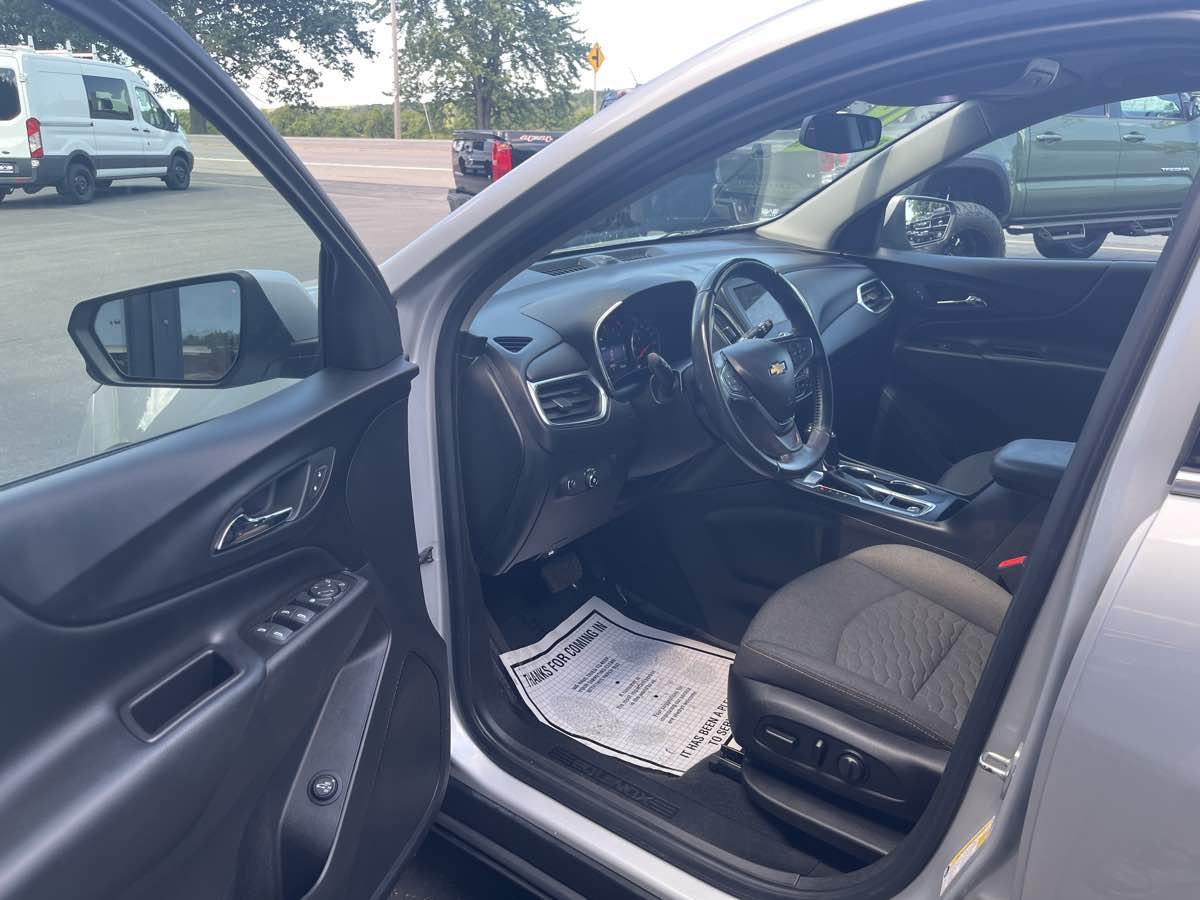 2019 Chevrolet Equinox LT photo 17