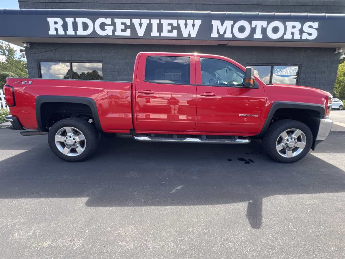2018 Chevrolet Silverado 2500HD LT Z71 photo 2