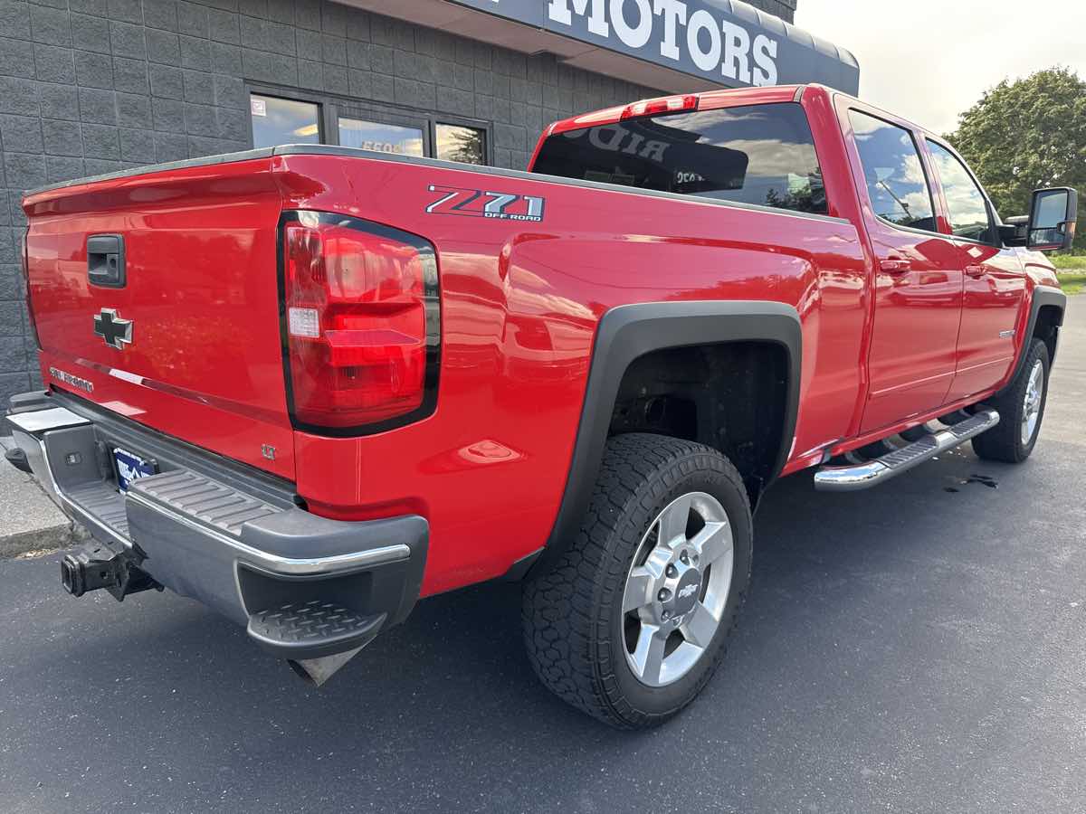 2018 Chevrolet Silverado 2500HD LT Z71 photo 3