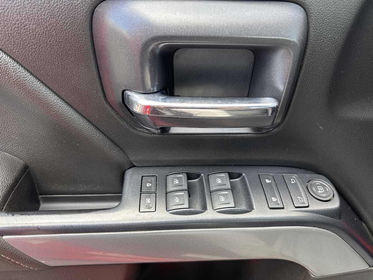 2018 Chevrolet Silverado 2500HD LT Z71 photo 16