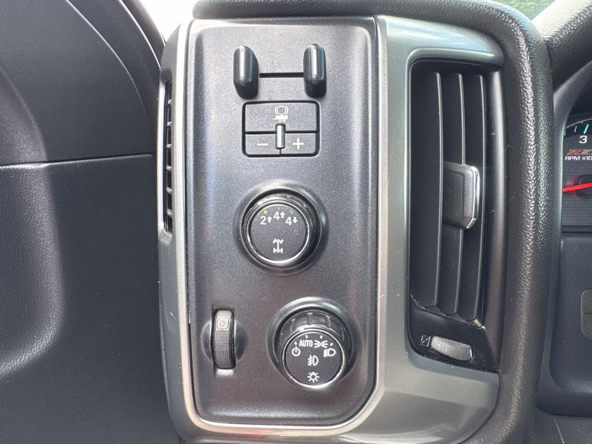 2018 Chevrolet Silverado 2500HD LT Z71 photo 17