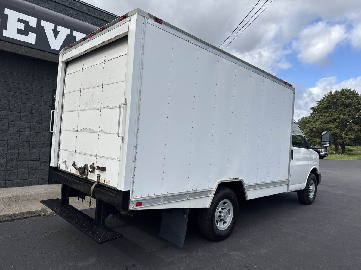 2009 Chevrolet Express Cutaway 3500 photo 3