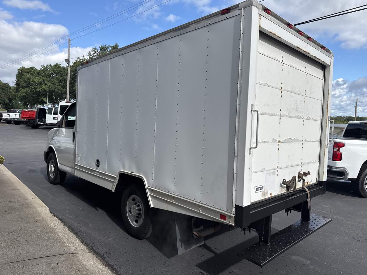 2009 Chevrolet Express Cutaway 3500 photo 5