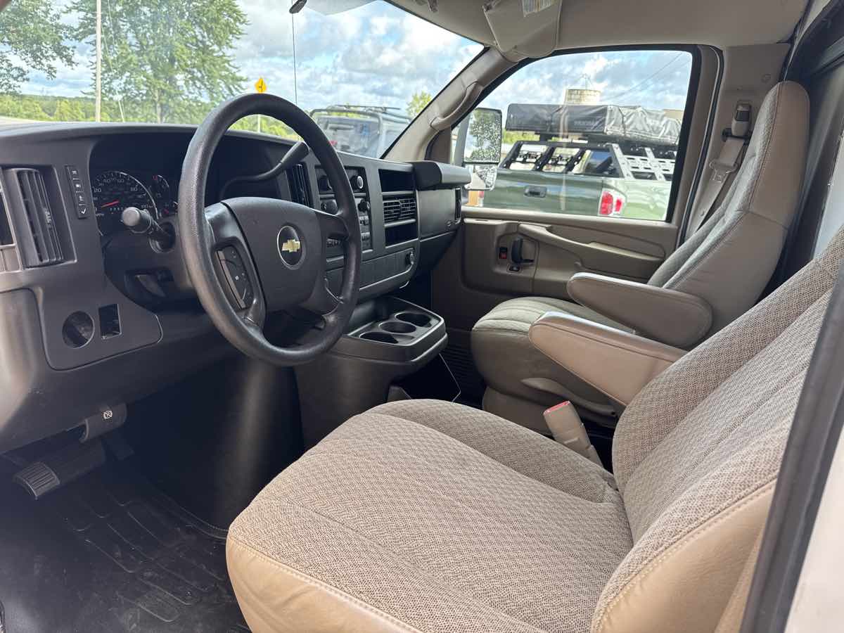 2009 Chevrolet Express Cutaway 3500 photo 8