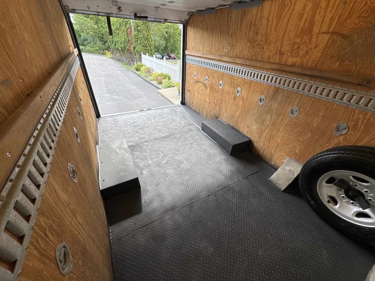 2009 Chevrolet Express Cutaway 3500 photo 9