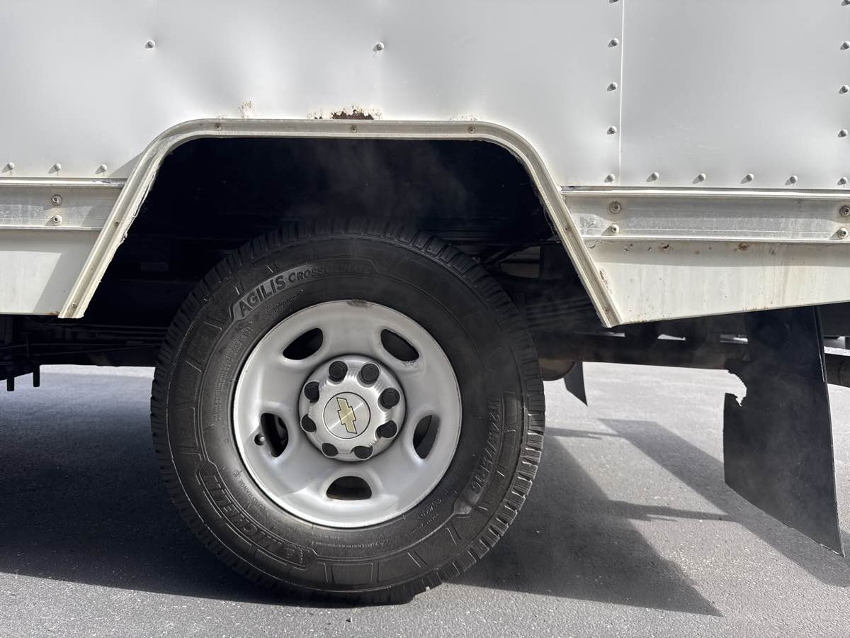 2009 Chevrolet Express Cutaway 3500 photo 14