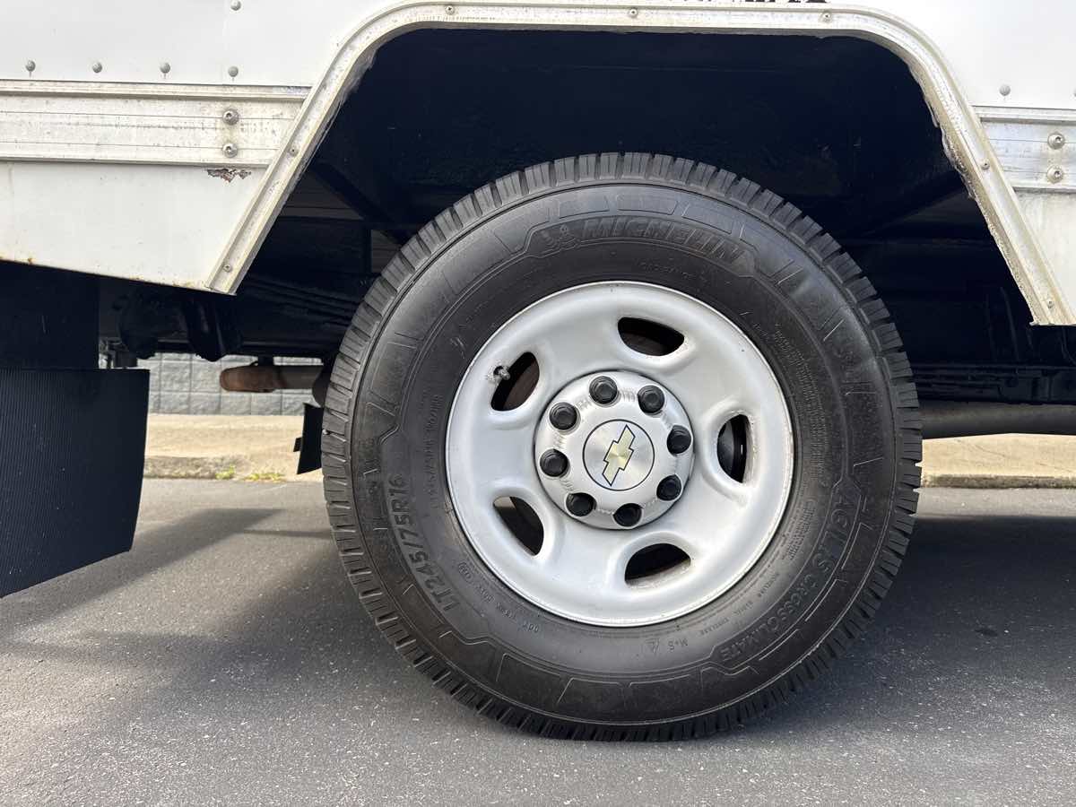2009 Chevrolet Express Cutaway 3500 photo 15