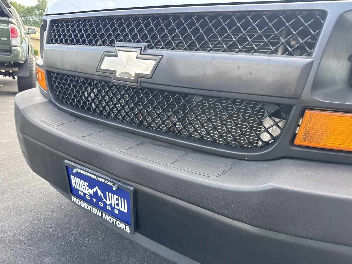 2009 Chevrolet Express Cutaway 3500 photo 17