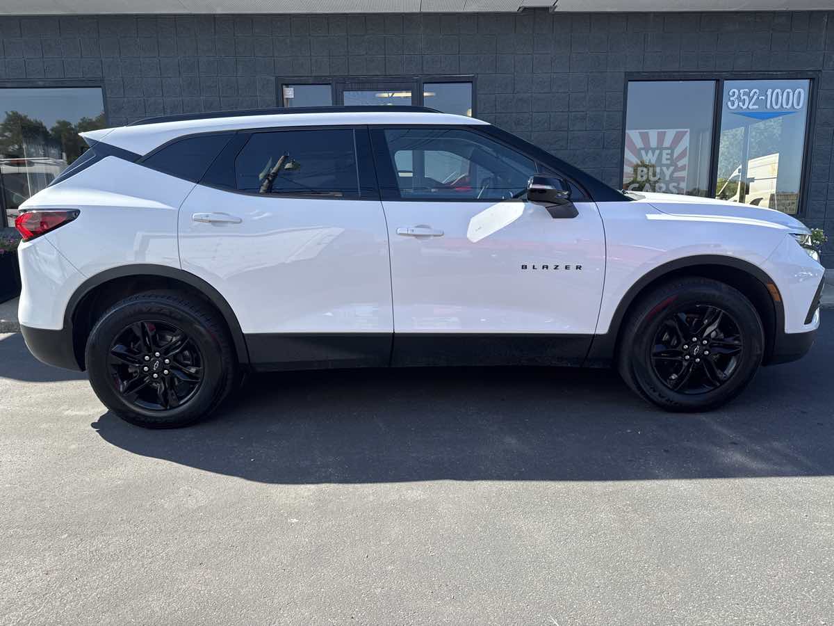 2021 Chevrolet Blazer 2LT photo 2