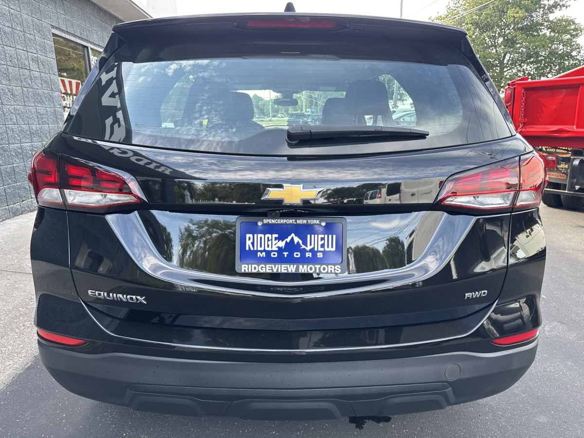 2022 Chevrolet Equinox LS photo 2