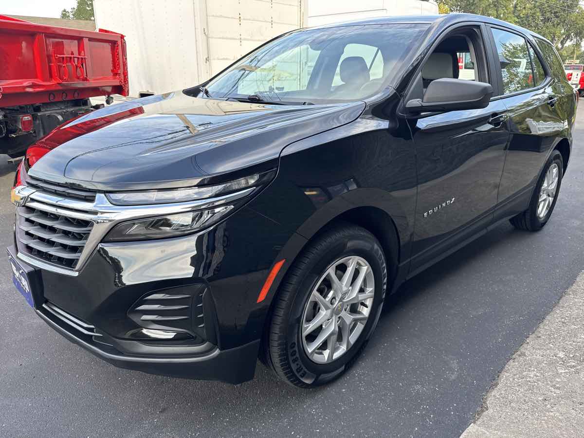 2022 Chevrolet Equinox LS photo 4