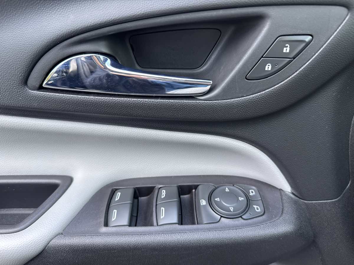 2022 Chevrolet Equinox LS photo 17