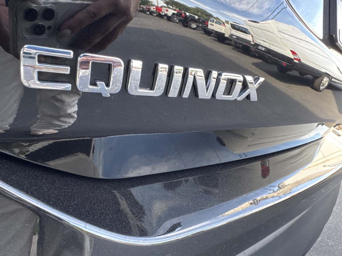 2022 Chevrolet Equinox LS photo 23