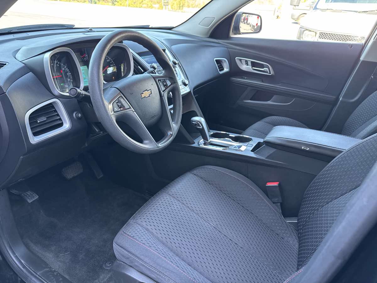 2015 Chevrolet Equinox LS photo 9